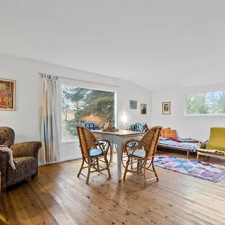 2 Bedroom Pet Friendly In *