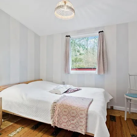 2 Bedroom Pet Friendly In *